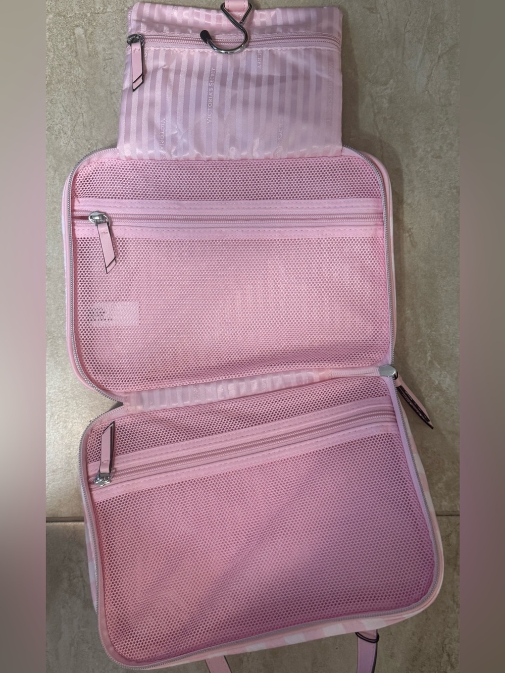VICTORIA'S SECRET Travel Hanging Toiletry Bag - Picture 9 of 13